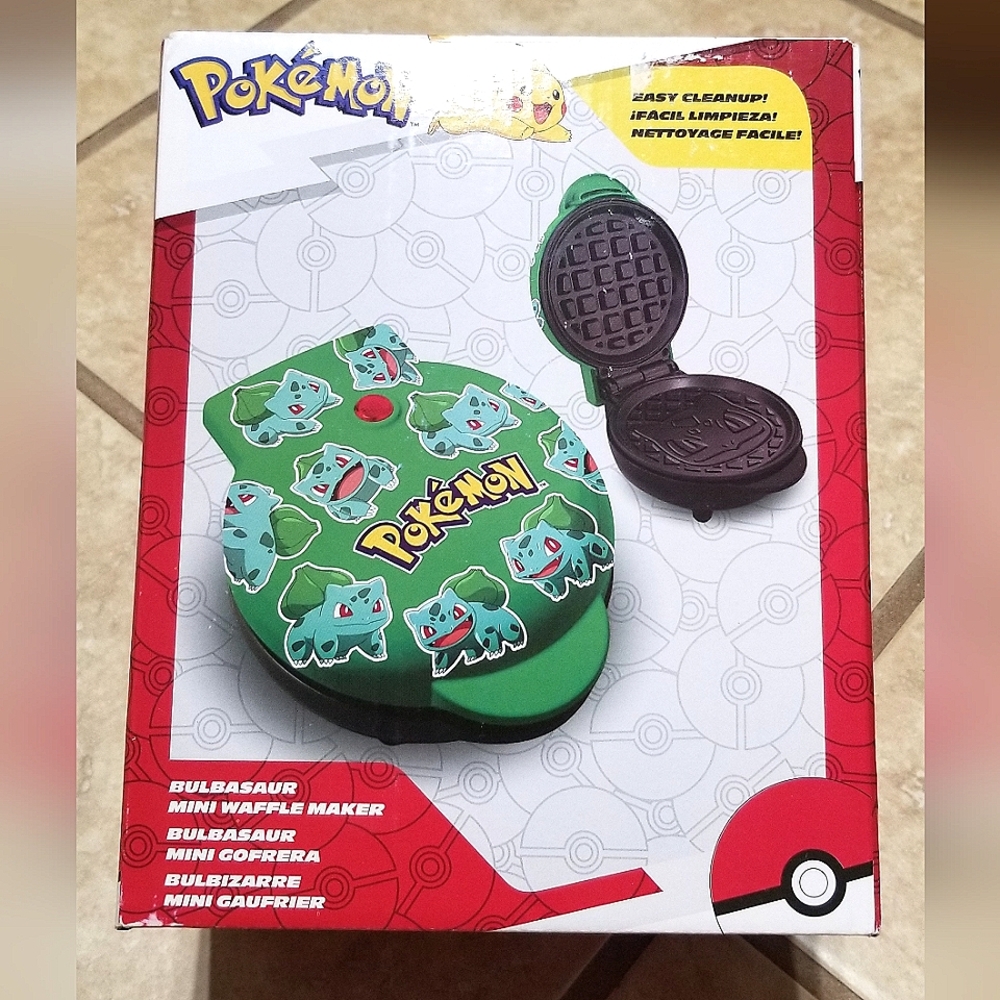 Uncanny Brands Pokemon Bulbasaur Mini Waffle Maker